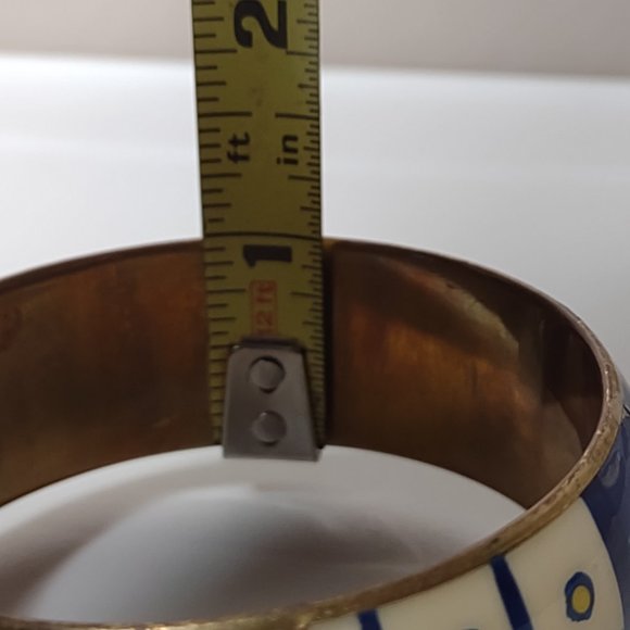 Vintage Bangle With Feathers - Picture 10 of 13